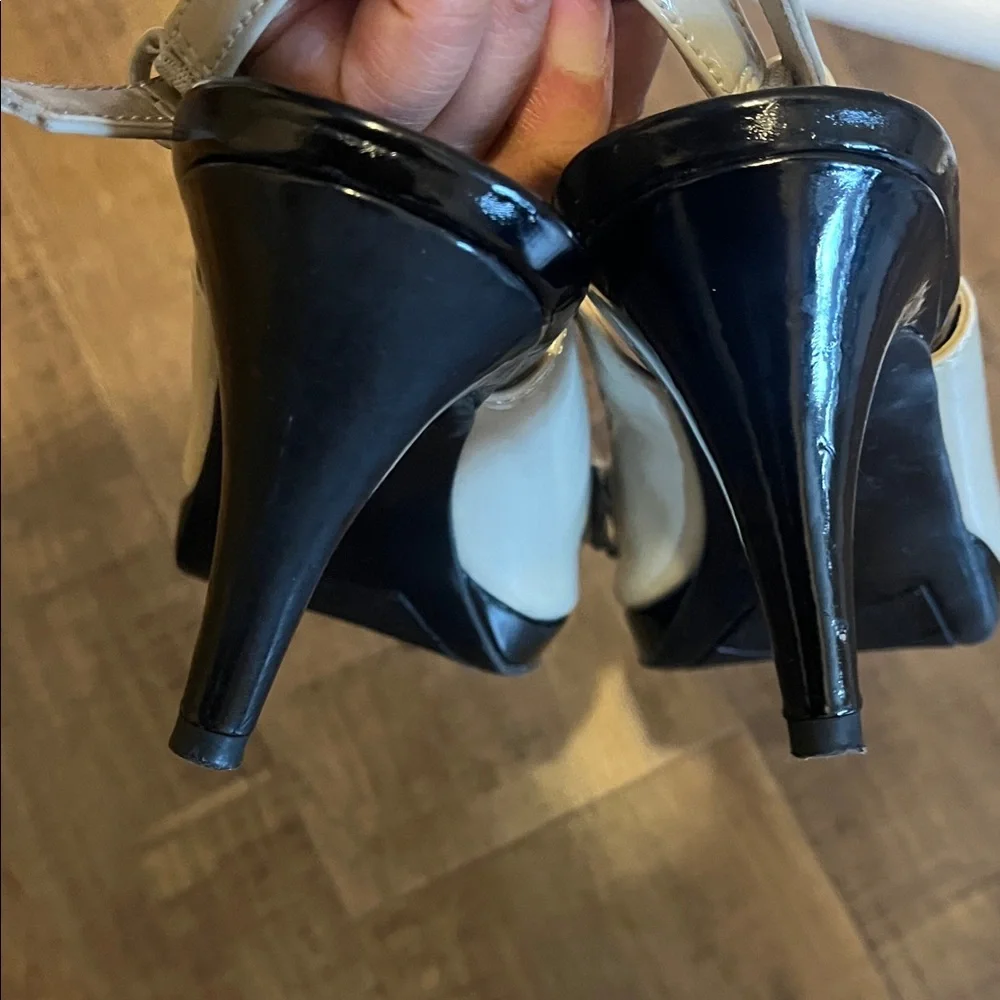 Bandolino Beige and Black Floral Heels - Picture 8 of 12